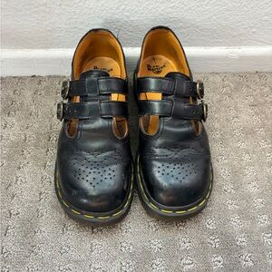 Black marry jane doc martens. 🖤